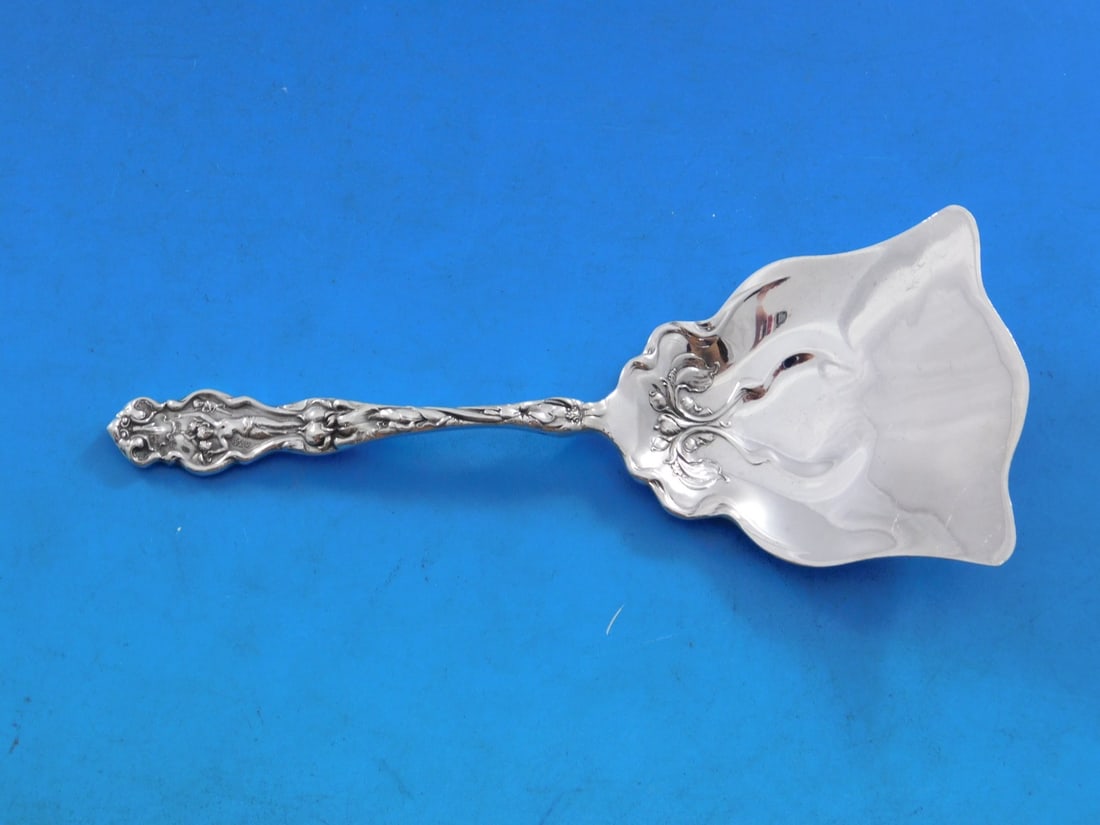 Wallace Irian Sterling Silver Nut Spoon 5 Inch Serving: Wallace Irian Sterling Silver Nut Spoon 5 Inch Serving Discover the elegance of the Irian pattern by Wallace with this exquisite 5" sterling silver nut spoon. Crafted between 1900 and 1940, this servi