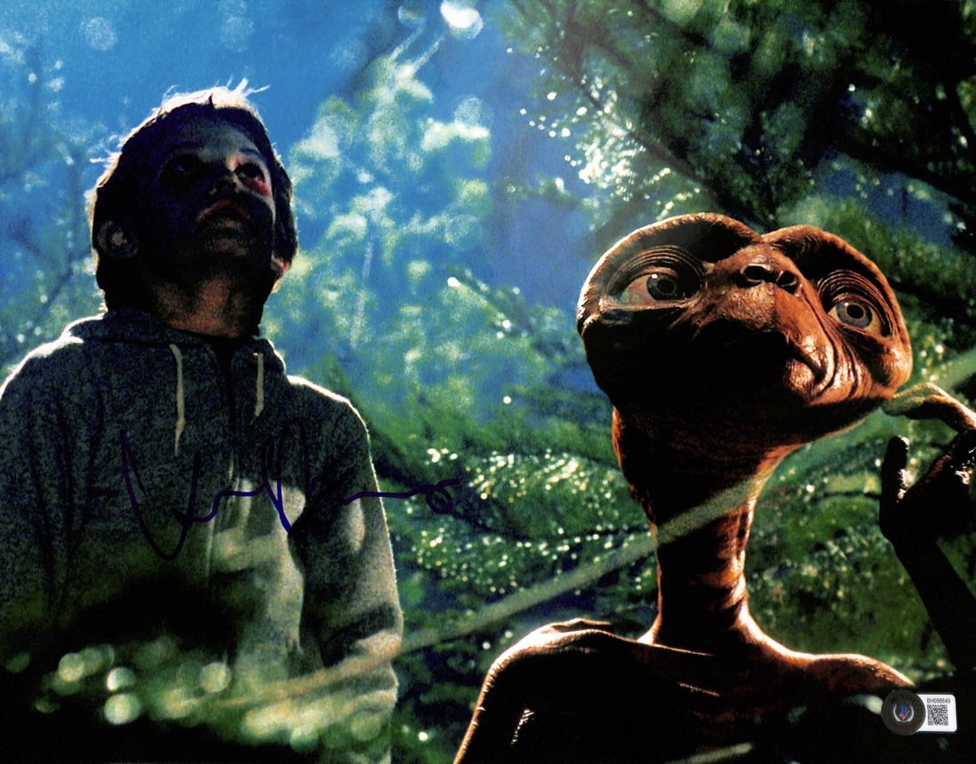 Henry Thomas Signed E.T. 11x14 Photograph with Beckett Certification: Henry Thomas Signed E.T. 11x14 Photograph with Beckett Certification This is an autographed 11x14 photograph of Henry Thomas, who portrayed "Elliott" in the iconic film E.T. the Extra-Terrestrial. The