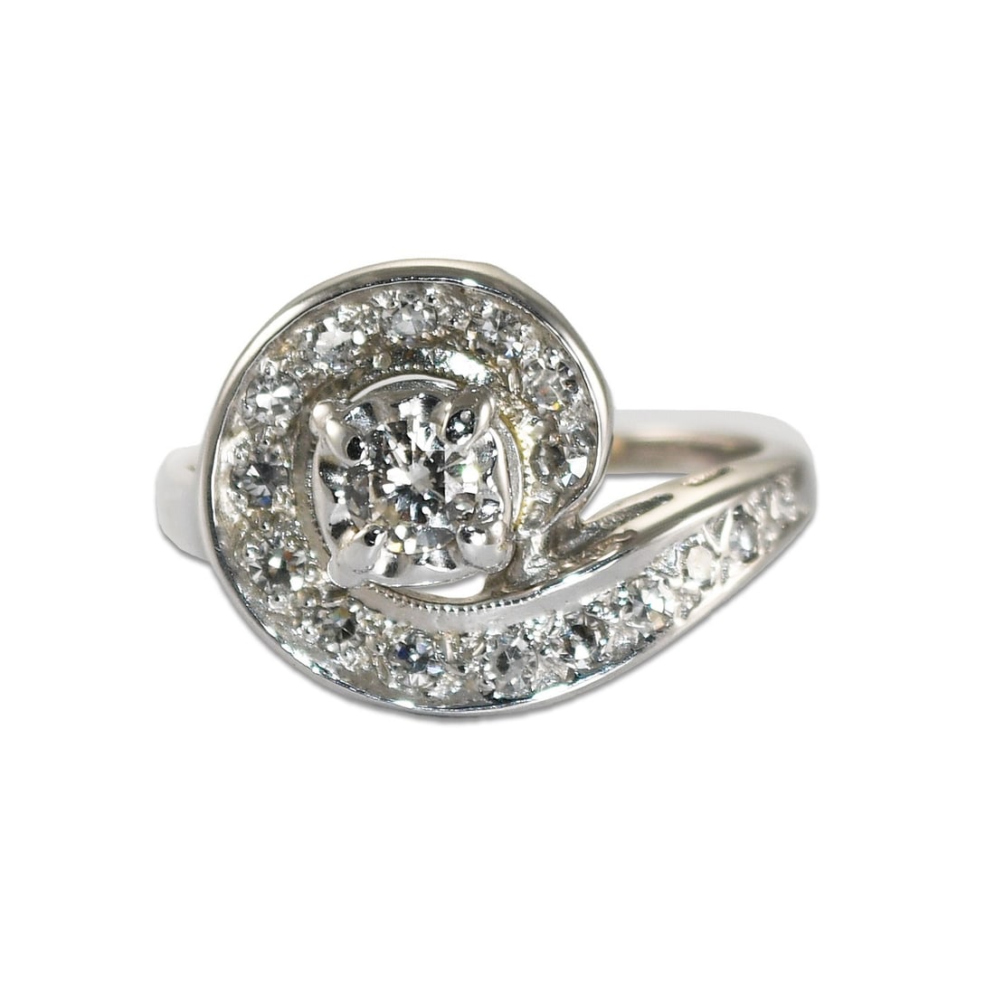 Vintage 14K White Gold Cluster Diamond Ring 0.45ct Size 5.75: Vintage 14K White Gold Cluster Diamond Ring 0.45ct Size 5.75 This stunning vintage ring is crafted in 14K white gold and showcases a beautiful cluster of diamonds, perfect for special occasions such a