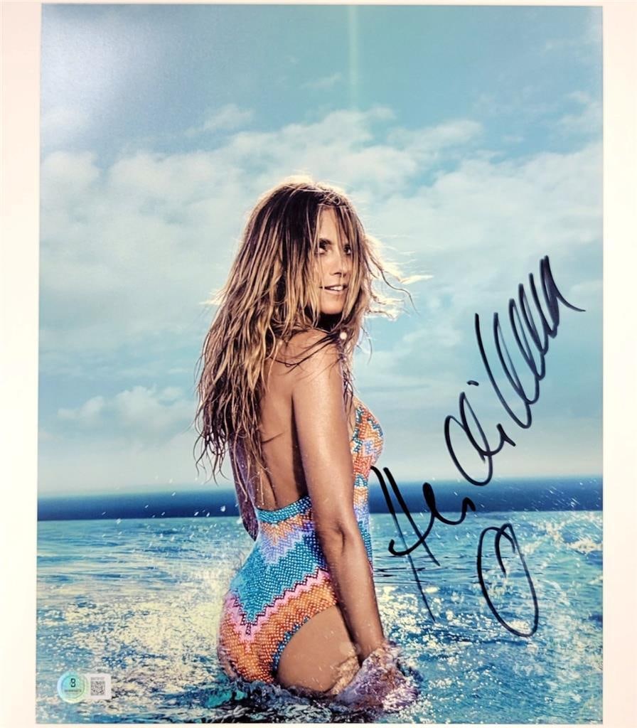 Heidi Klum Signed 11x14 Photograph Victoria's Secret Beckett Authenticated: Heidi Klum Signed 11x14 Photograph Victoria's Secret Beckett Authenticated This stunning 11x14 photograph features the iconic Heidi Klum, renowned model and television personality, signed authenticall