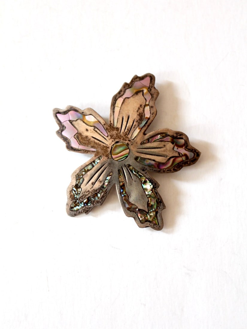 Vintage Taxco Sterling Silver Floral Brooch with Abalone Inlay: Vintage Taxco Sterling Silver Floral Brooch with Abalone Inlay This exquisite vintage brooch from Taxco, Mexico, showcases the artistry of sterling silver craftsmanship from the 1960s to 1970s. Design