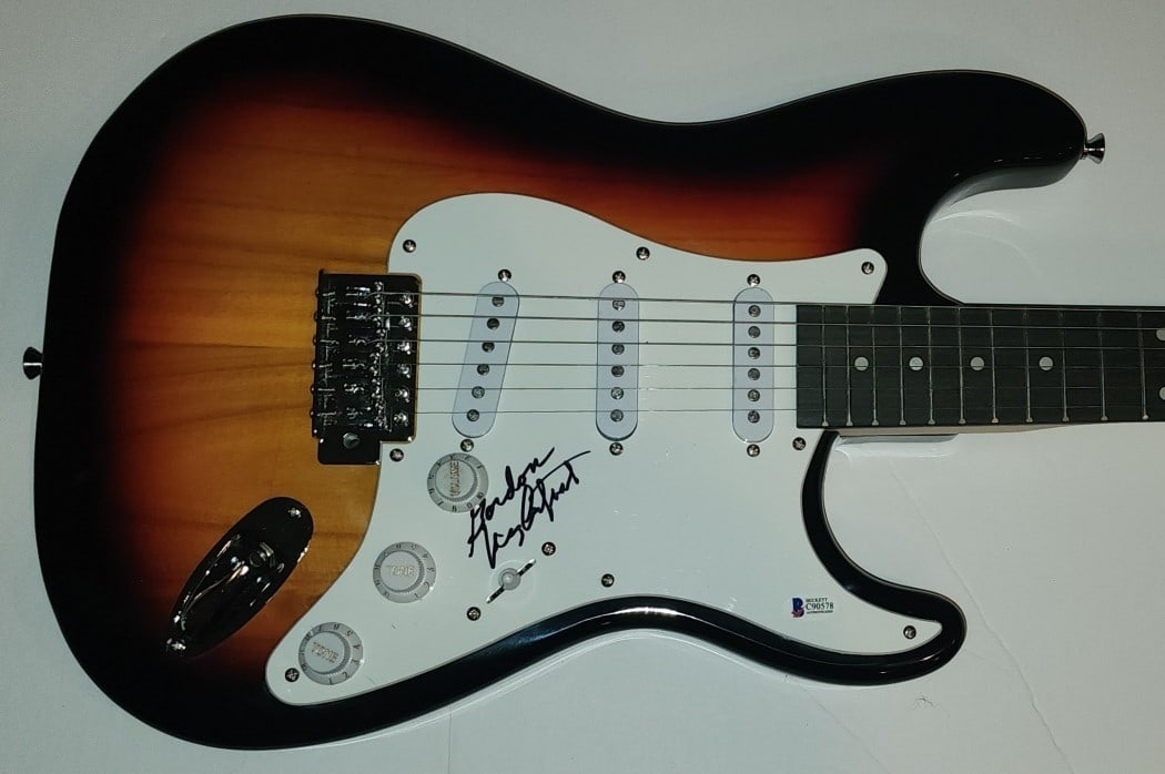 Gordon Lightfoot Signed Guitar If You Could Read My Mind Beckett Authenticated: Gordon Lightfoot Signed Guitar If You Could Read My Mind Beckett Authenticated This is a pre-owned guitar autographed by renowned singer-songwriter Gordon Lightfoot, featuring his signature on the bod