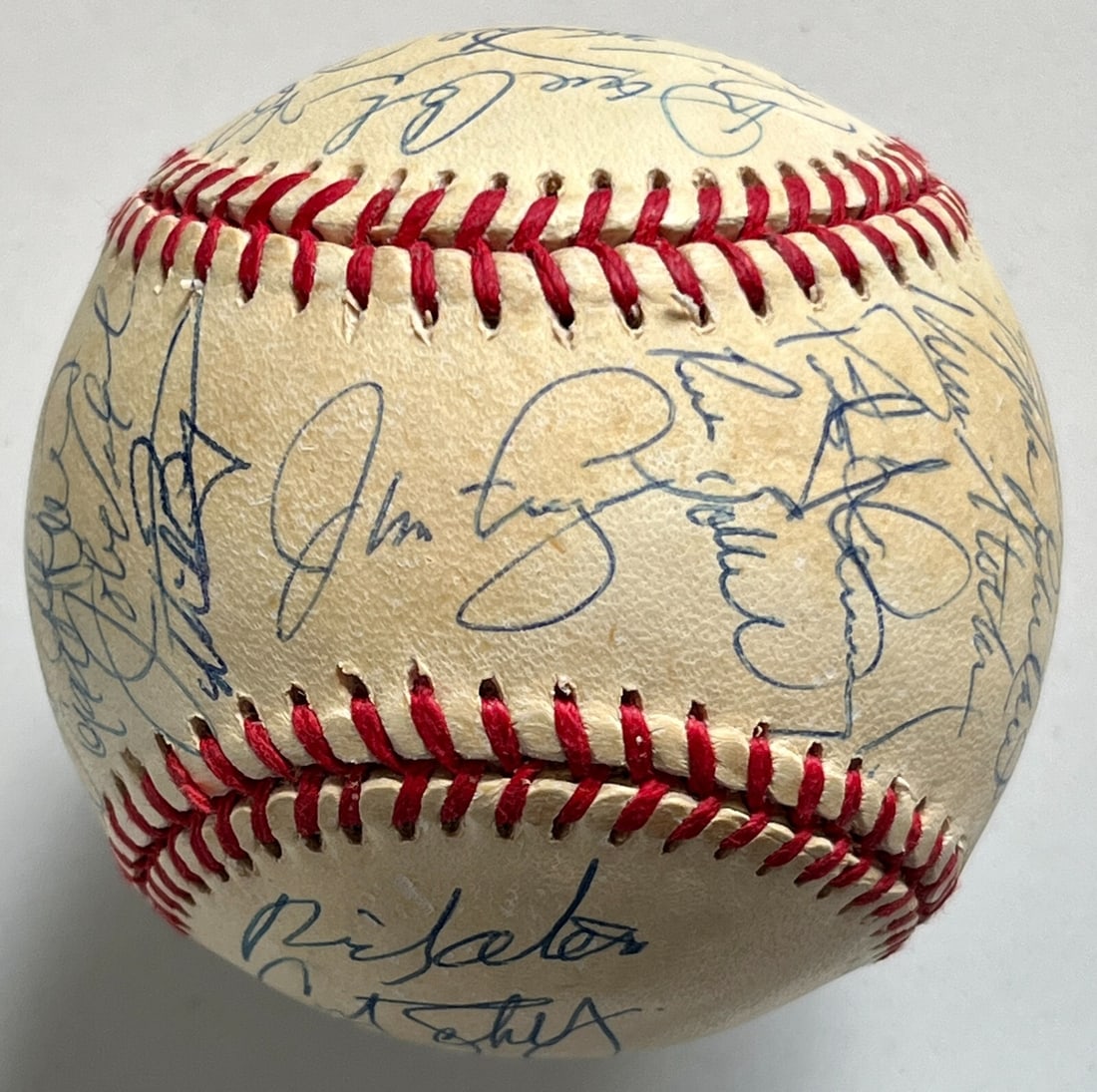 1996 Philadelphia Phillies Team Signed Baseball 31 Signatures Rolen Daulton Schilling: 1996 Philadelphia Phillies Team Signed Baseball 31 Signatures Rolen Daulton Schilling This 1996 Philadelphia Phillies team signed baseball is a must-have for any baseball enthusiast. Authentically sig