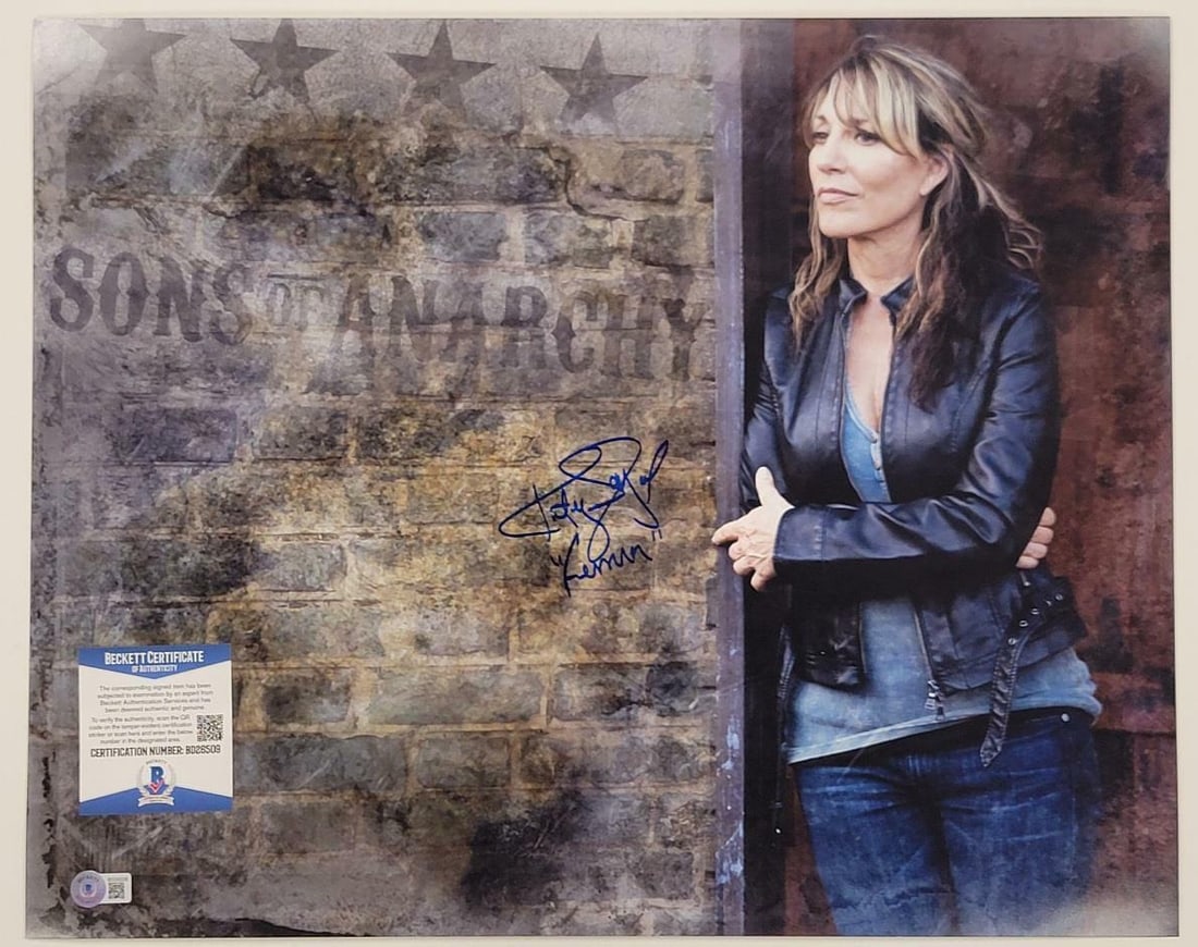 Katey Sagal Signed Gemma Sons of Anarchy 16x20 Photo Beckett COA: Katey Sagal Signed Gemma Sons of Anarchy 16x20 Photo Beckett COA This is an original 16x20 photo of Katey Sagal as Gemma from the television series Sons of Anarchy. The photo is signed by Katey Sagal