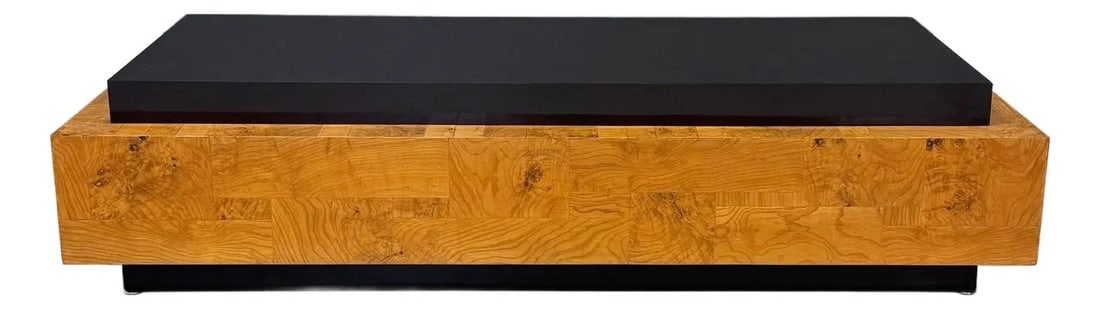 1972 Paul Evans Brutalist Burl Wood Coffee Table: 1972 Paul Evans Brutalist Burl Wood Coffee Table This stunning coffee table by Paul Evans, crafted in 1972, exemplifies his iconic Brutalist style. It features a sleek, glossy espresso brown/black top