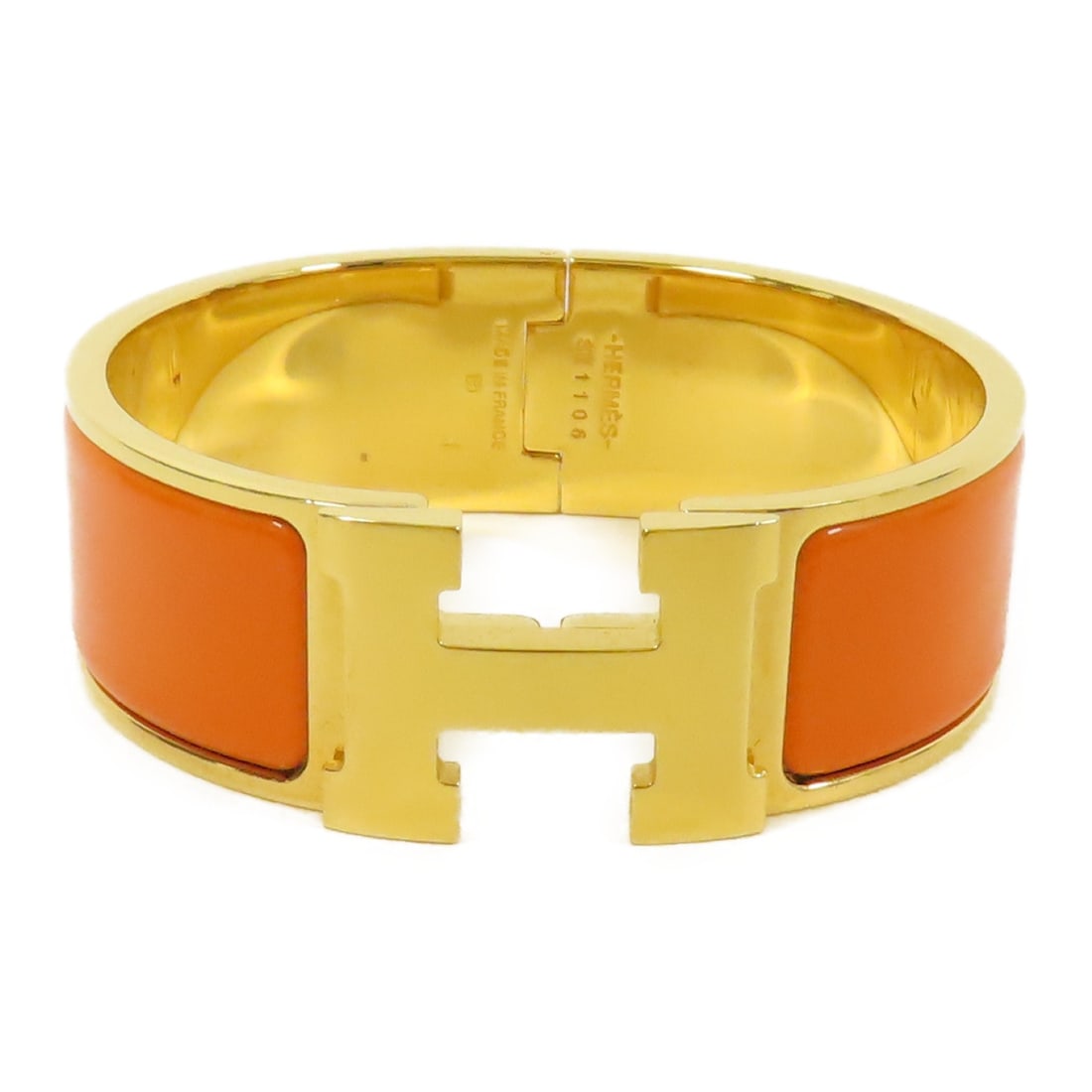 HERMES Clic Clac H Bracelet Orange Metal France: HERMES Clic Clac H Bracelet Orange Metal France The HERMES Clic Clac H Bracelet is a stylish and elegant piece that captures the essence of luxury fashion. This bracelet features a vibrant orange colo