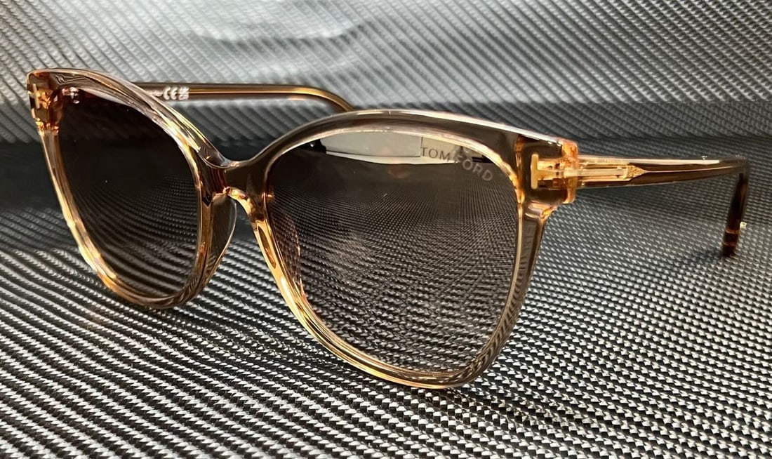 Tom Ford FT0844 45G Gradient Brown Mirror Cat Eye Sunglasses 58mm: Tom Ford FT0844 45G Gradient Brown Mirror Cat Eye Sunglasses 58mm Elevate your accessory collection with these stunning Tom Ford Ani FT0844 sunglasses. Featuring a chic cat eye style, these sunglasses