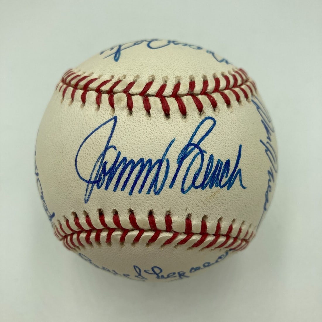 1976 Cincinnati Reds World Series Signed Baseball with 14 Signatures Beckett COA: 1976 Cincinnati Reds World Series Signed Baseball with 14 Signatures Beckett COA Celebrate the legacy of the 1976 Cincinnati Reds with this remarkable team-signed baseball, featuring 14 signatures fro