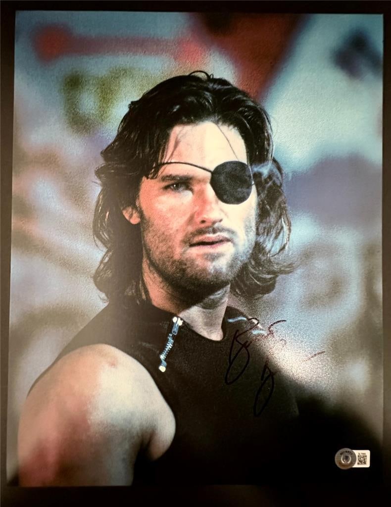 Kurt Russell Autographed Escape From L.A. 11x14 Photo Beckett Authenticated (1 of 3)