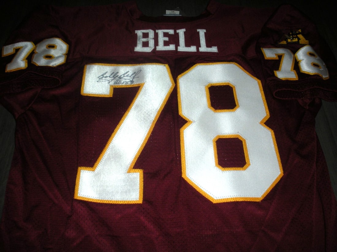 Bobby Bell Signed Minnesota Gophers Reebok Jersey with COA: Bobby Bell Signed Minnesota Gophers Reebok Jersey with COA This officially licensed Reebok jersey is a pre-owned collectible from the Minnesota Gophers, featuring the name of Bobby Bell, a notable foo