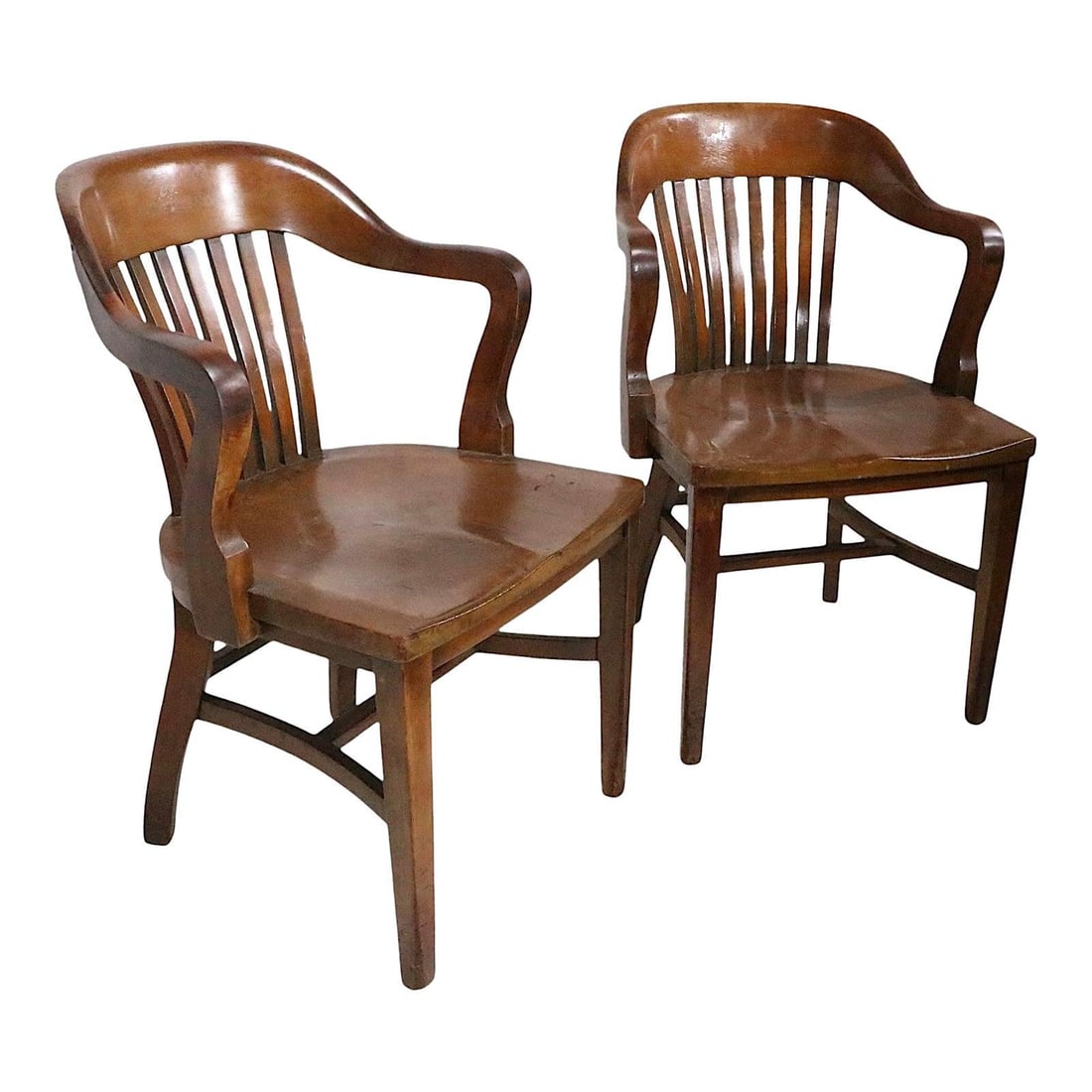 Pair of Vintage Walnut Jury Chairs Continuous Arm Circa 1910-1940: Pair of Vintage Walnut Jury Chairs Continuous Arm Circa 1910-1940 This pair of vintage Bank of England Jury chairs, inspired by the Yale Library style, is expertly crafted from solid walnut and made i