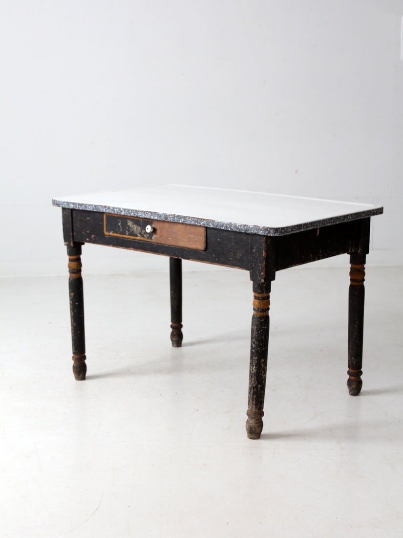 Early 20th Century Antique Kitchen Table with White Enamel Top: Early 20th Century Antique Kitchen Table with White Enamel Top This charming early 20th century antique kitchen table showcases a white enamel top adorned with a speckled gray rim, complemented by a r