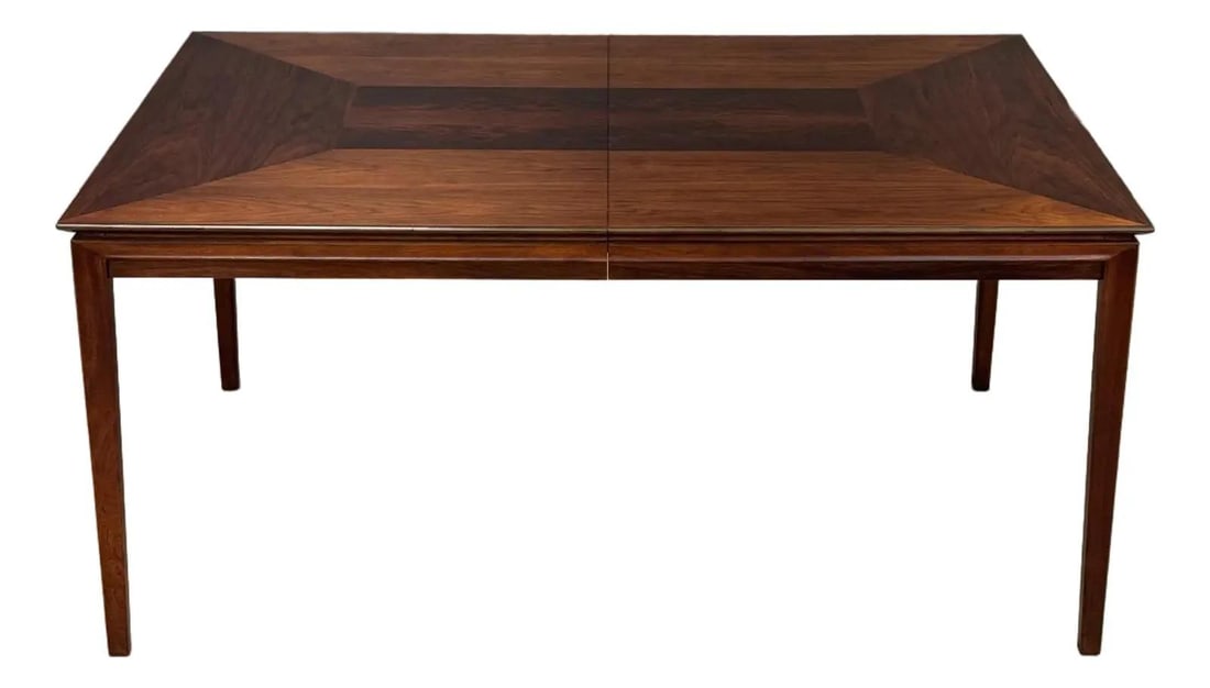 Mid Century Walnut Rosewood Dining Table by John Stuart 1960s: Mid Century Walnut Rosewood Dining Table by John Stuart 1960s This exquisite mid-century modern dining table, designed by John Stuart, features a stunning combination of walnut and rosewood. Professio