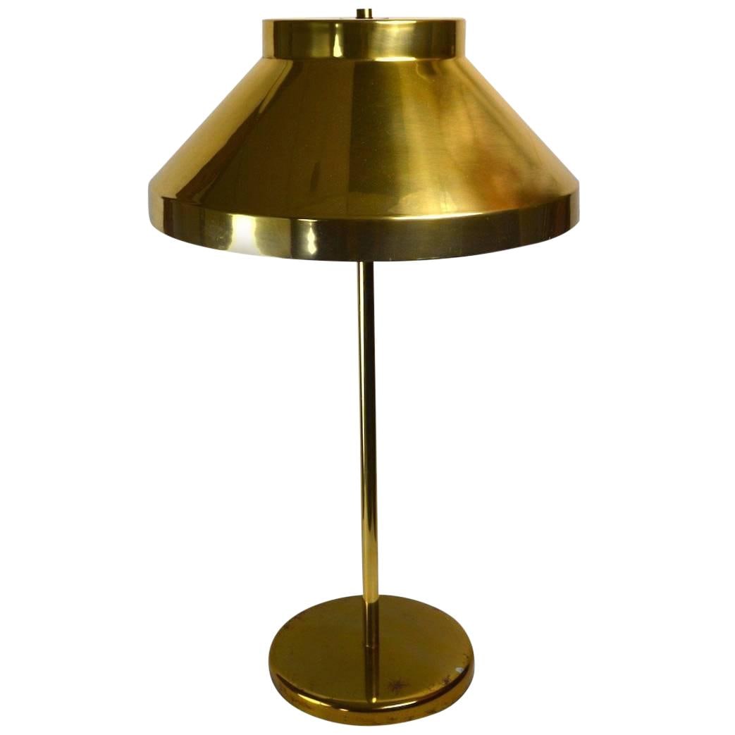 Paul Mayen Brass Table Lamp for Habitat Gold Finish: Paul Mayen Brass Table Lamp for Habitat Gold Finish This striking table lamp, designed by Paul Mayen for Habitat, showcases a unique large brass construction. It features two porcelain sockets for ver