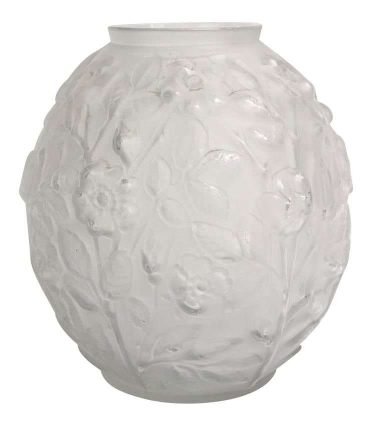 1930s Verlys Art Deco Glass Vase with Raised Relief Design (1 of 9)