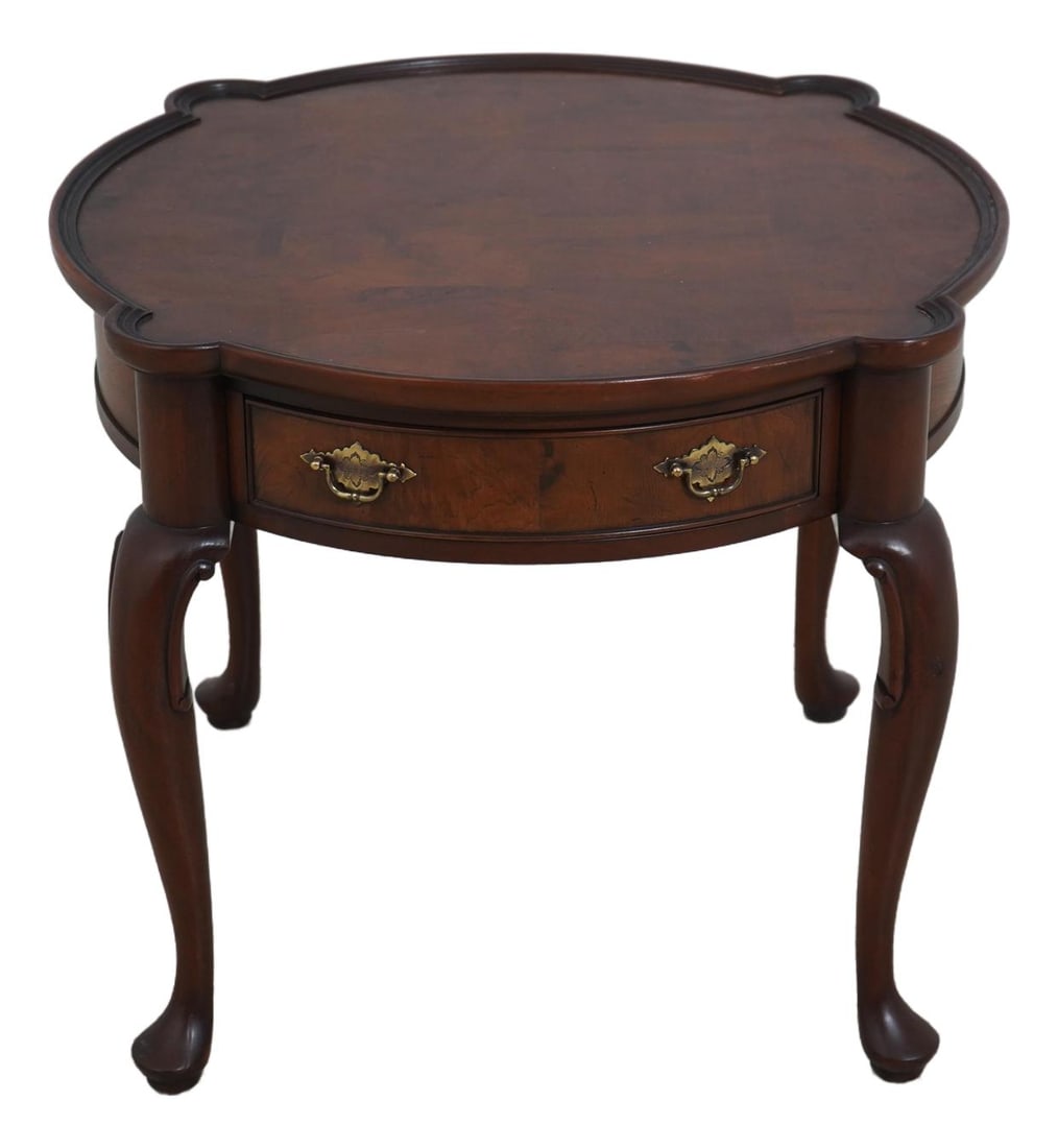 Hekman George III Style Lamp Table with Dovetailed Drawer (1 of 10)