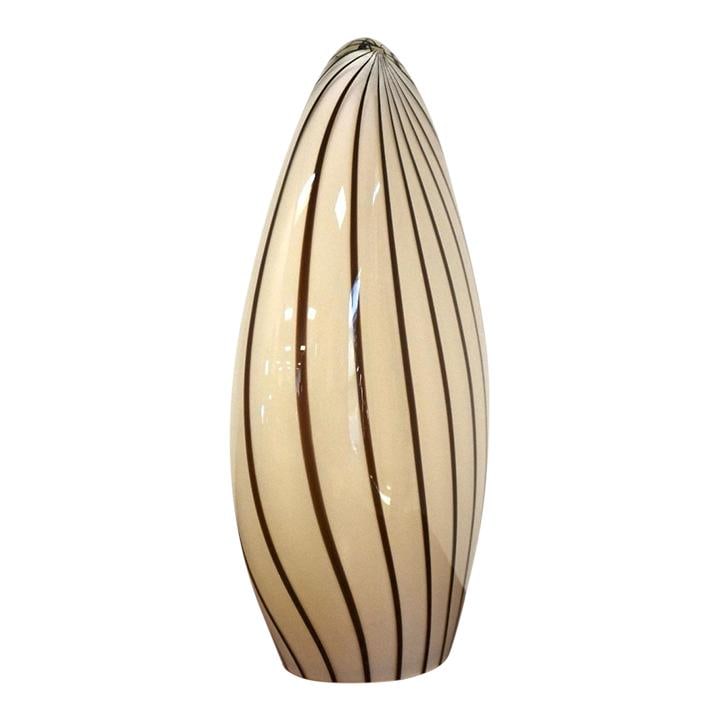 1970s Vitri Murano Glass Table Lamp White Purple Modern Italy: 1970s Vitri Murano Glass Table Lamp White Purple Modern Italy This stunning 1970s Murano glass table lamp features a modern design with a beautiful blend of white and purple hues. Crafted by Vitri in