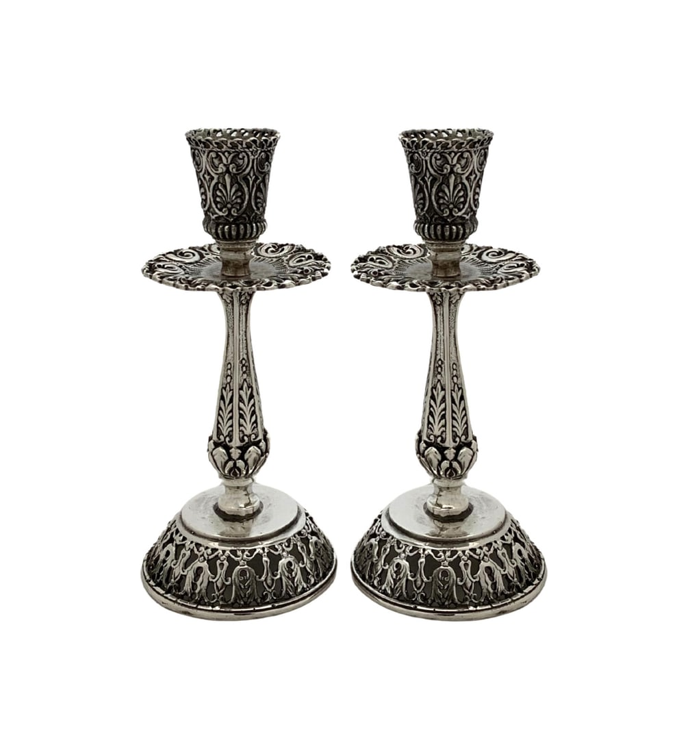 Italian 925 Sterling Silver Handmade Leaf Round Candlesticks Shiny Finish: Italian 925 Sterling Silver Handmade Leaf Round Candlesticks Shiny Finish Enhance your home decor with these exquisite handmade Italian 925 sterling silver candlesticks. Featuring intricate leaf ornat