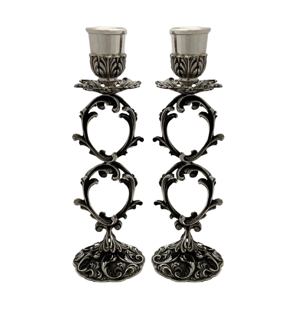 Elegant Handmade 925 Sterling Silver Leaf Floral Swirl Candlesticks made in Italy: Elegant Handmade 925 Sterling Silver Leaf Floral Swirl Candlesticks made in Italy Enhance your decor with these exquisite handmade candlesticks crafted from fine 925 sterling silver. Made in Italy, th