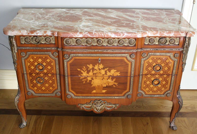 19th Century French Marquetry Inlaid Marble Top Commode: 19th Century French Marquetry Inlaid Marble Top Commode This exquisite 19th century French commode features stunning marquetry inlay and a luxurious marble top. Designed with three spacious drawers, i