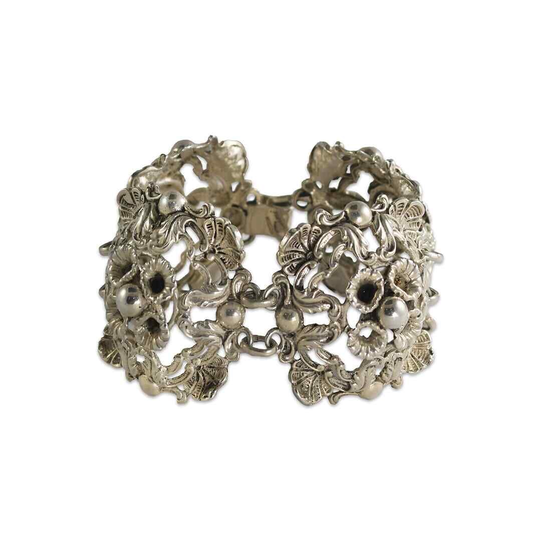Antique Floral Design Bracelet in Sterling Silver 6 7/8 Inch: Antique Floral Design Bracelet in Sterling Silver 6 7/8 Inch This exquisite antique bracelet showcases a charming floral design, crafted from high-quality sterling silver. The bracelet measures 6 7/8