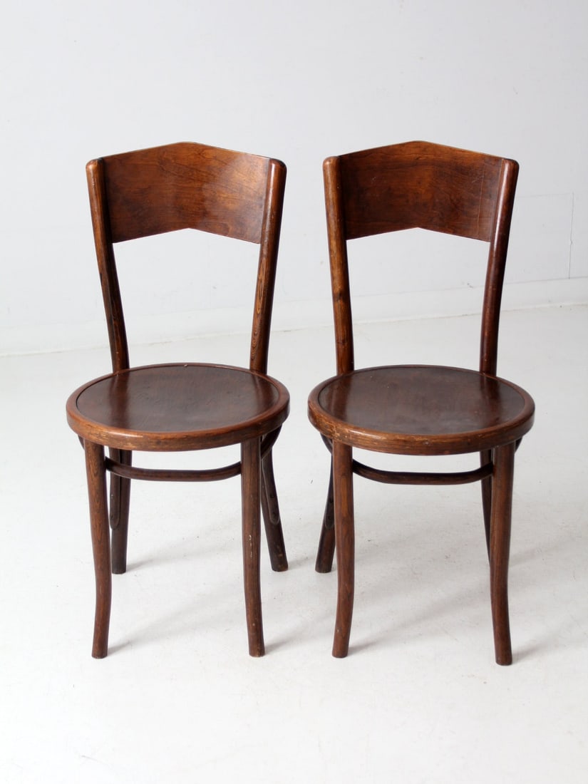 Art Deco Antique Bentwood Chairs Pair by Great Northern Chair Co: Art Deco Antique Bentwood Chairs Pair by Great Northern Chair Co This pair of antique bentwood chairs, produced by the Great Northern Chair Company in the 1930s, features elegant Art Deco arched backs