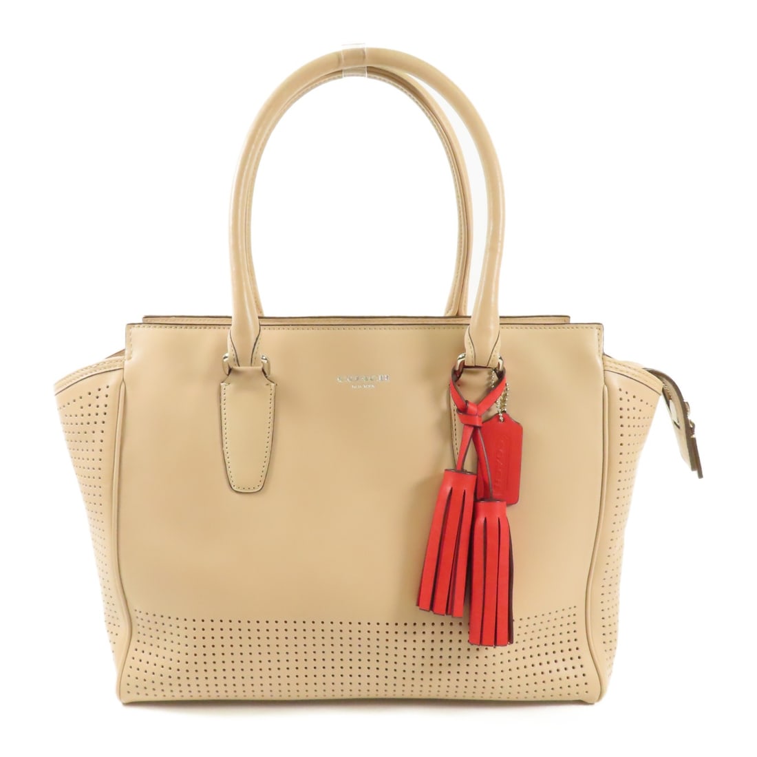 COACH Handbag Calfskin Leather Beige Elegant Style: COACH Handbag Calfskin Leather Beige Elegant Style This stylish COACH handbag is crafted from premium calfskin leather in a chic beige color. Designed with practicality in mind, it features a spacious