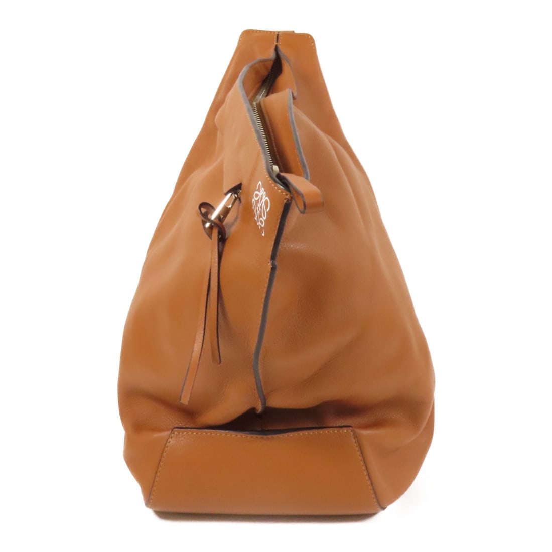 LOEWE Anton Shoulder Bag Calfskin Leather Brown: LOEWE Anton Shoulder Bag Calfskin Leather Brown This LOEWE Anton Shoulder Bag combines elegance and functionality, crafted from high-quality brown calfskin leather. Designed for everyday use, it featu