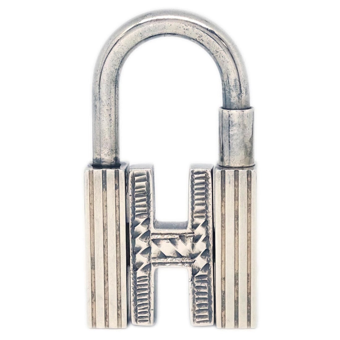 Hermes Touareg H Cadena SV925 Silver Luxury Accessory: Hermes Touareg H Cadena SV925 Silver Luxury Accessory This exquisite Hermes Touareg H Cadena is crafted from high-quality SV925 silver, showcasing the luxury and craftsmanship synonymous with the Herm