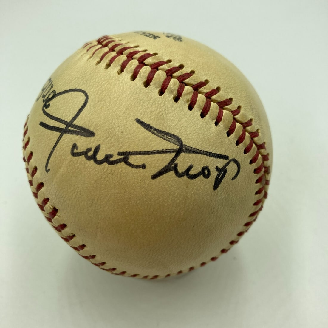Willie Mays Leo Durocher Signed Baseball with JSA COA: Willie Mays Leo Durocher Signed Baseball with JSA COA This official baseball features the signatures of baseball legends Willie Mays and Leo Durocher, making it a remarkable collectible for any sports