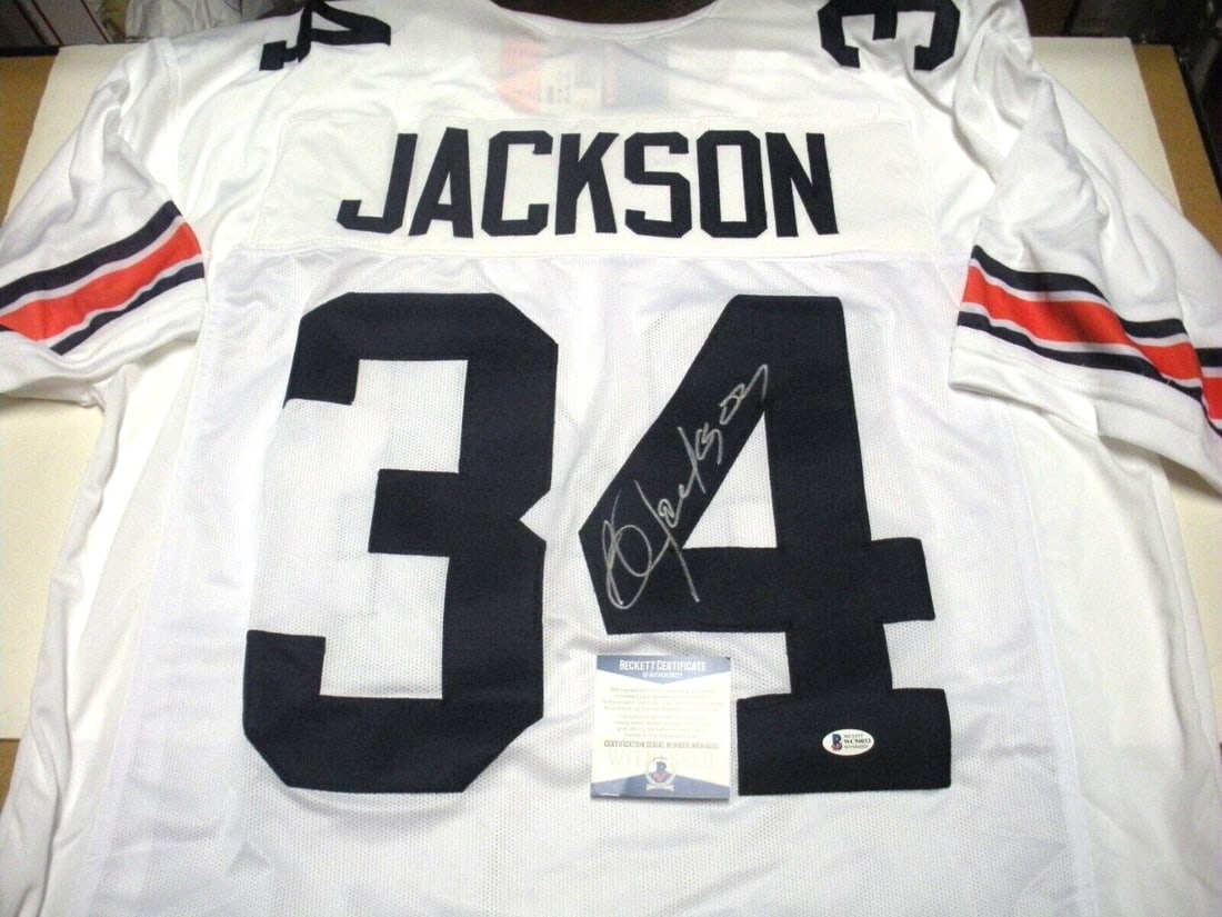 Bo Jackson Signed Jersey Auburn Tigers Heisman 1985 JSA COA Oakland Raiders: Bo Jackson Signed Jersey Auburn Tigers Heisman 1985 JSA COA Oakland Raiders Celebrate the legacy of Bo Jackson with this signed Auburn Tigers jersey, commemorating his 1985 Heisman Trophy win. This or
