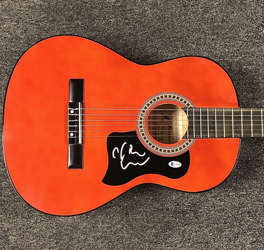 Keith Urban Signed Acoustic Guitar with Beckett COA: Keith Urban Signed Acoustic Guitar with Beckett COA This is an authentic acoustic guitar signed by country artist Keith Urban, featuring a Beckett Authentication Services (BAS) Certificate of Authenti