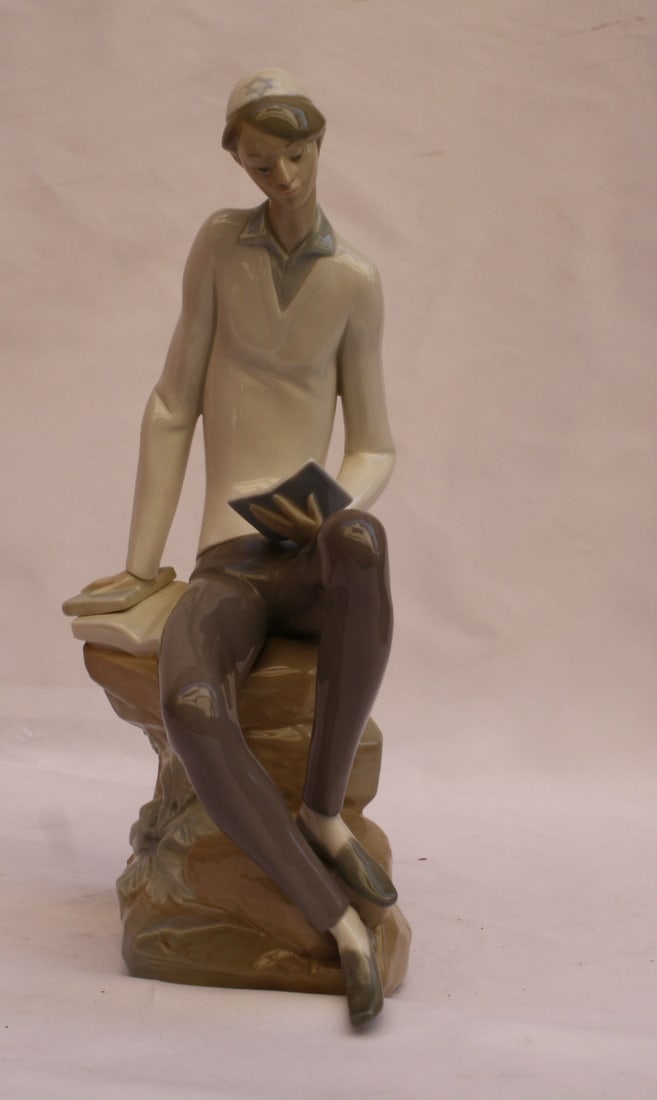 Lladro Hand Painted Porcelain Boy Studying Torah Sculpture: Lladro Hand Painted Porcelain Boy Studying Torah Sculpture This exquisite hand-painted porcelain piece from Lladro, crafted in Spain, beautifully depicts a boy studying the Torah in preparation for hi