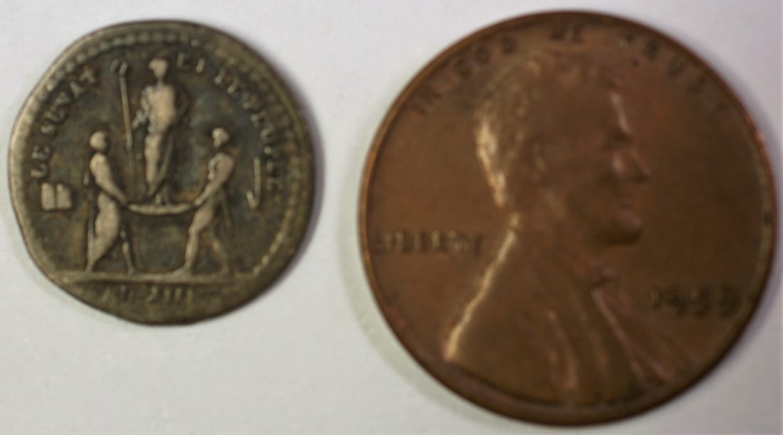 Scarce 15mm Silver Medal Napoleon Emperor France: Scarce 15mm Silver Medal Napoleon Emperor France This exquisite French Napoleon Emperor medal is a notable piece of exonumia, measuring 15 mm in diameter. Crafted from silver, this medal showcases the