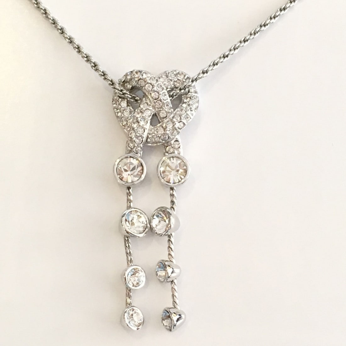 Swarovski Vintage Crystal Necklace with Box and COA 17 Inches: Swarovski Vintage Crystal Necklace with Box and COA 17 Inches This exquisite Swarovski necklace features a vintage design with a beautiful chain style and is crafted from stunning white crystal. Measu