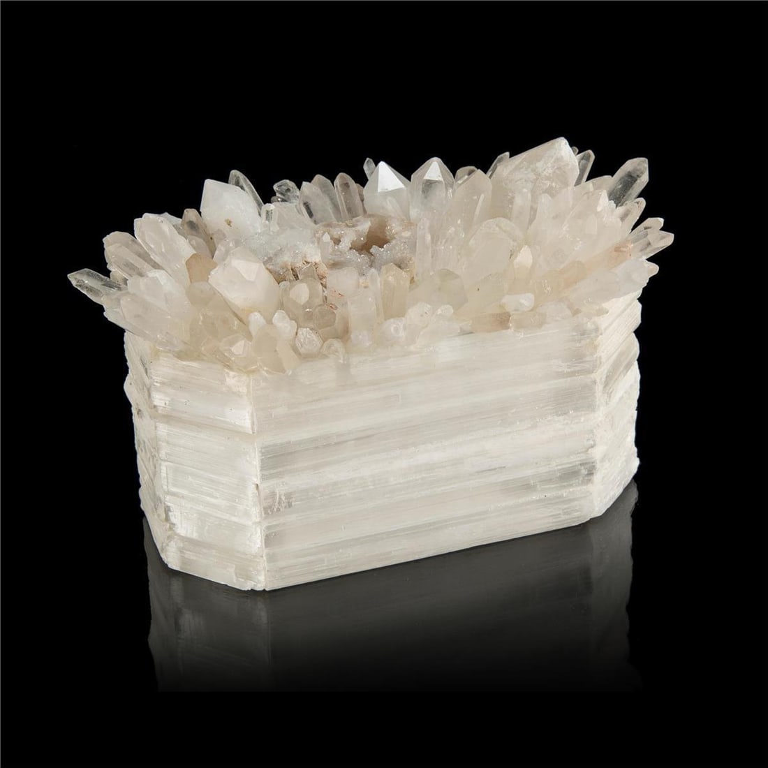 John-Richard White Crystal Box Glamorous Decor 6.25H 10.50W 5.50D: John-Richard White Crystal Box Glamorous Decor 6.25H 10.50W 5.50D Elevate your decor with this exquisite Lavish White Crystal Box, a stunning addition to any glamorous setting. Crafted from an elegant