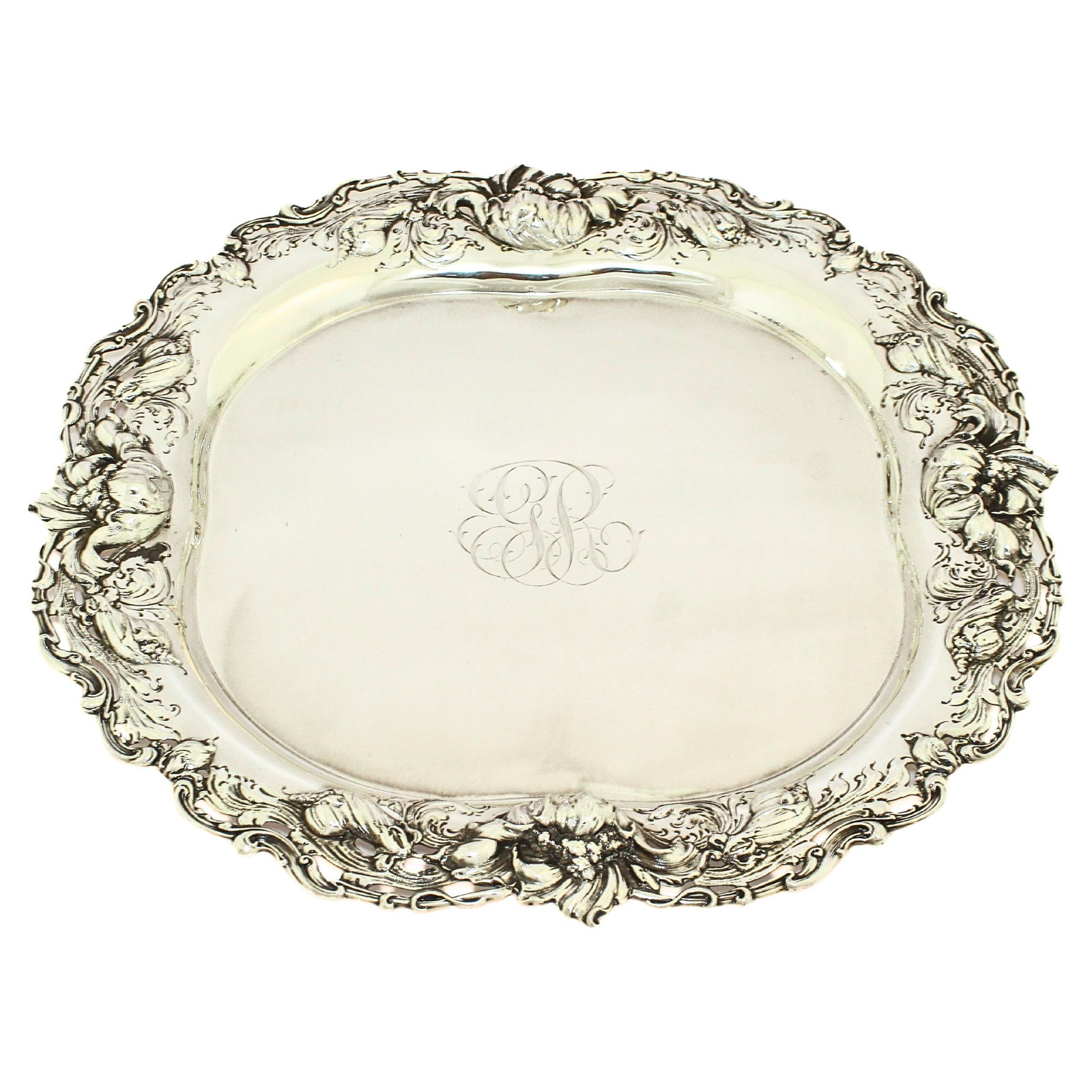 George Shiebler Sterling Silver Art Nouveau Platter 1880: George Shiebler Sterling Silver Art Nouveau Platter 1880 This exquisite Sterling Silver Art Nouveau platter, crafted by George Shiebler & Co., showcases the organic aesthetics of the American Art Nouv