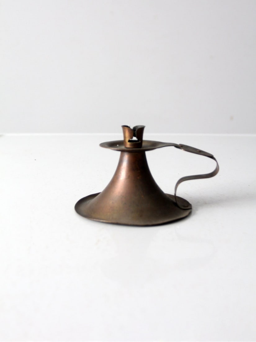 Vintage Antique Copper Chamberstick Elegant Candlestick Holder: Vintage Antique Copper Chamberstick Elegant Candlestick Holder Discover the charm of this antique copper chamberstick, featuring elegant lines and a stunning patina that highlights its vintage charact