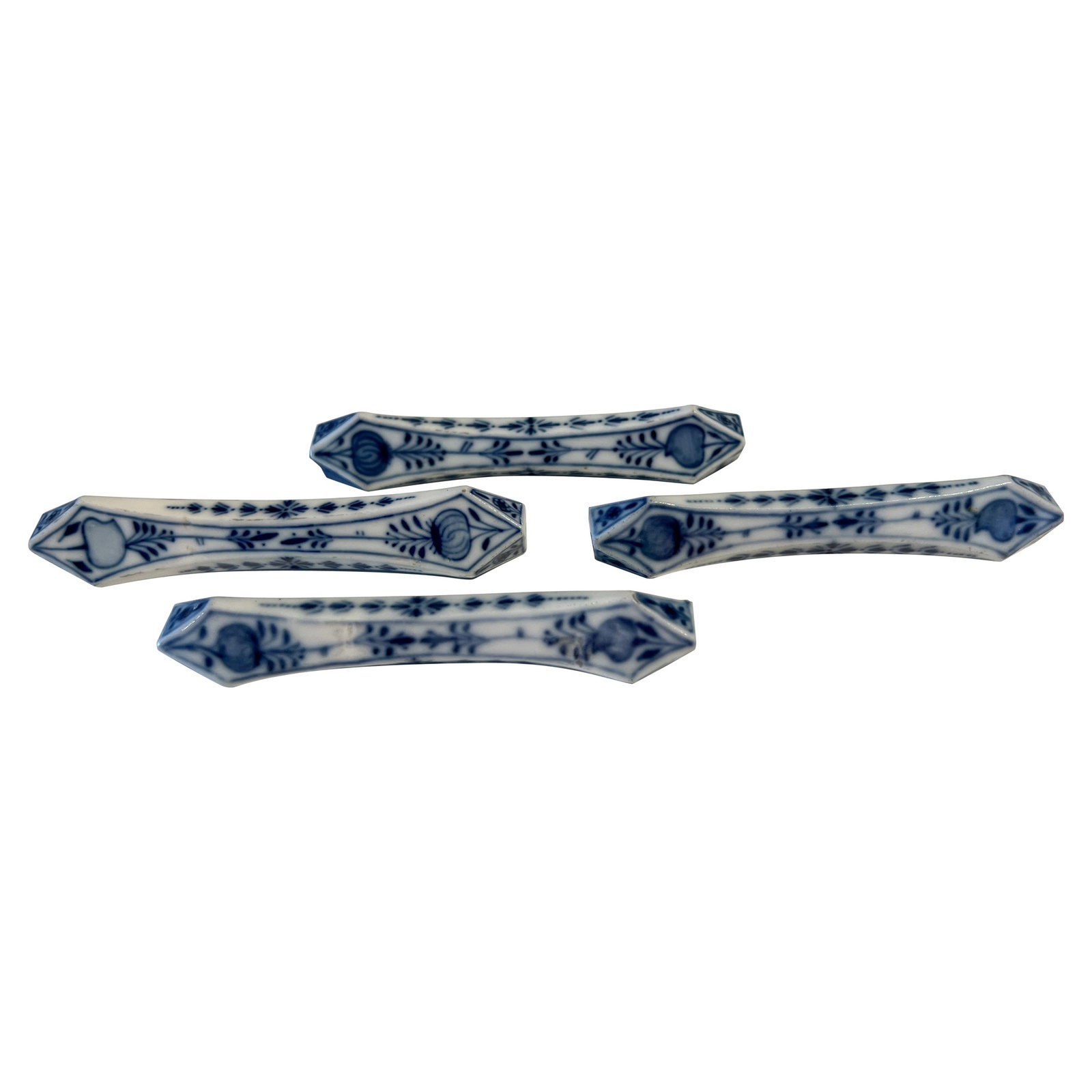 Antique Meissen Blue Onion Pattern Knife Rests Set of 4 19th Century Baroque Porcelain: Antique Meissen Blue Onion Pattern Knife Rests Set of 4 19th Century Baroque Porcelain This exquisite set of 4 antique Meissen blue onion pattern knife rests, dating back to the 19th century, showcase