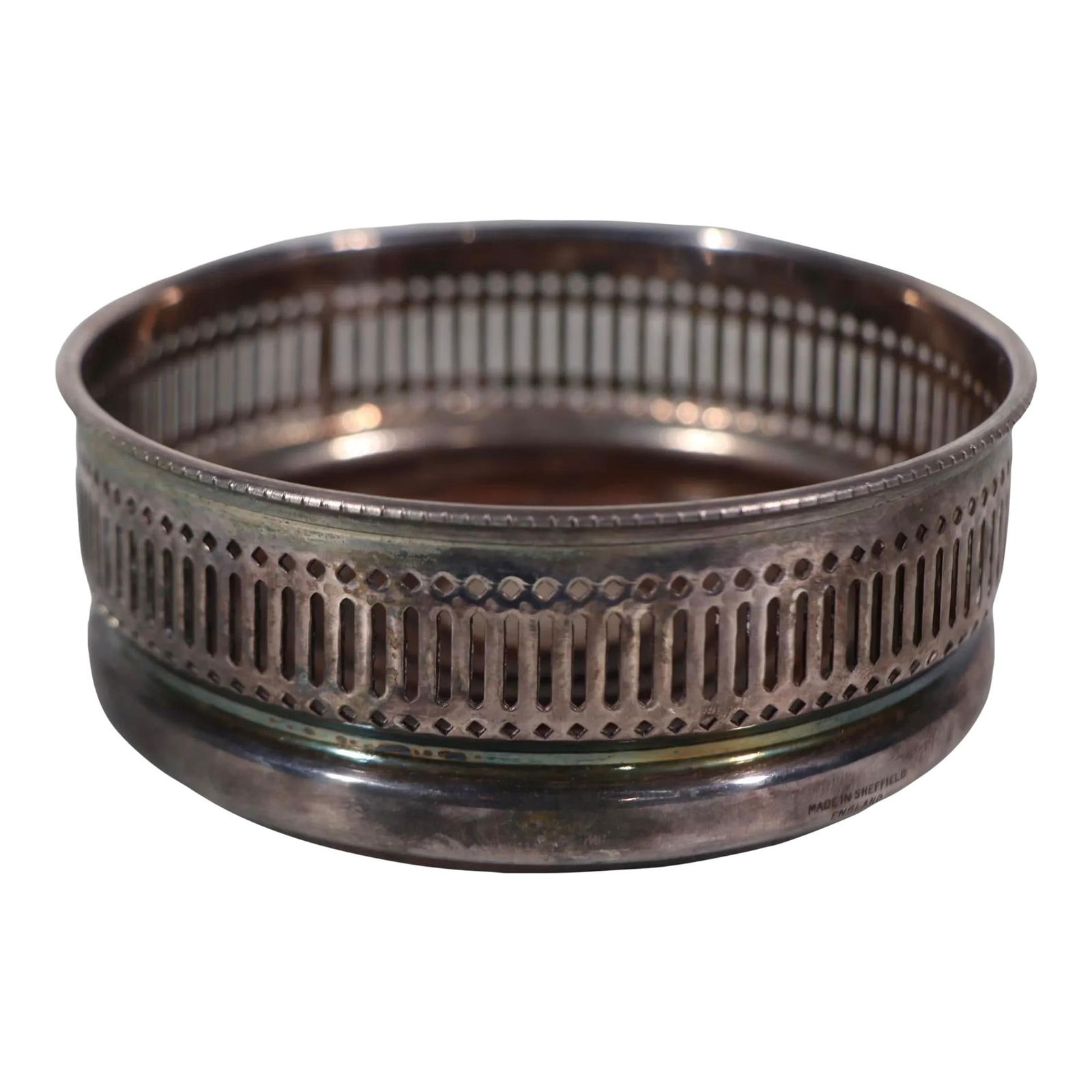 Sheffield England Silver Plate Wood Wine Coaster Vintage 1930s: Sheffield England Silver Plate Wood Wine Coaster Vintage 1930s This exquisite vintage wine bottle coaster, crafted in Sheffield, England, showcases a beautiful combination of silver plate and wood, da