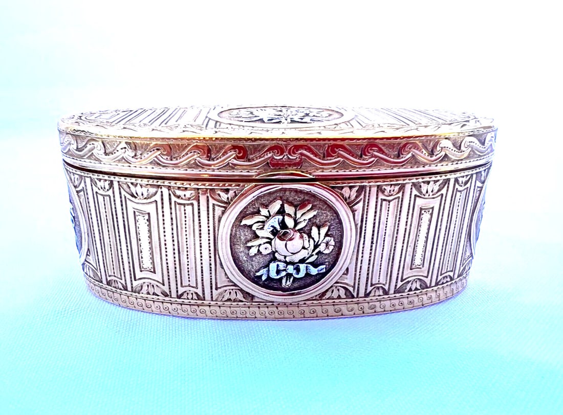 Jean-Jacques Prevost 1766 18K Gold Floral Jewelry Box: Jean-Jacques Prevost 1766 18K Gold Floral Jewelry Box Discover a stunning 18th century jewelry box crafted by Jean-Jacques Prevost in Paris. This exquisite piece, made from 18K gold in a harmonious bl