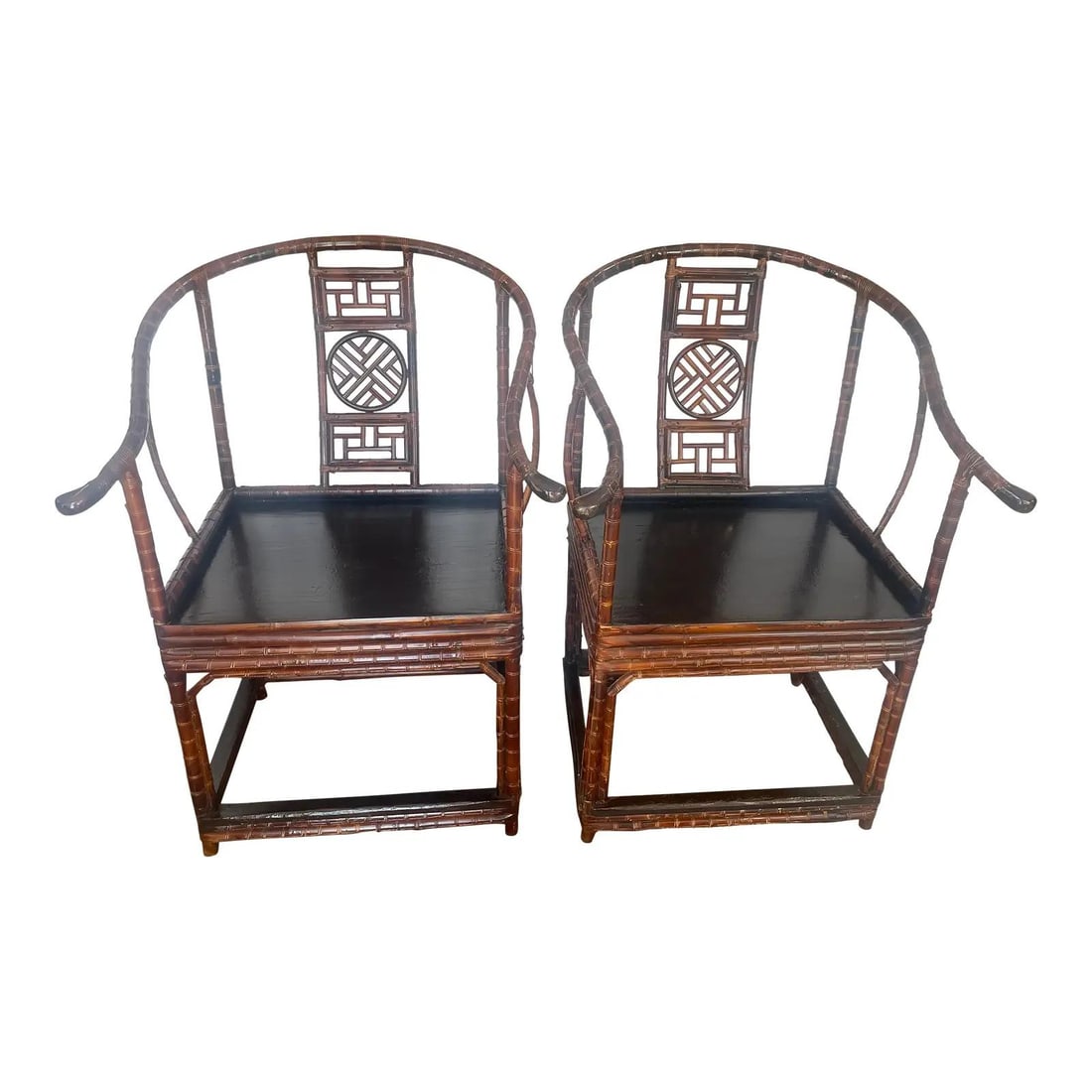 Early 19th Century Qing Dynasty Bamboo Horseshoe Back Chairs Pair: Early 19th Century Qing Dynasty Bamboo Horseshoe Back Chairs Pair This exquisite pair of early 19th-century Chinese horseshoe back bamboo chairs hails from the Qing Dynasty (1644-1911). Crafted from b