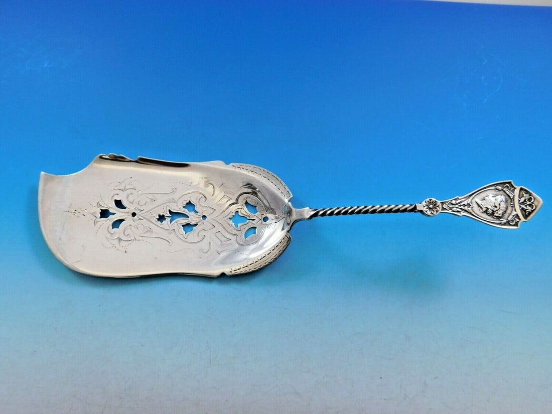 Wood & Hughes Medallion Sterling Silver Fish Server Twist Handle 11 5/8": Wood & Hughes Medallion Sterling Silver Fish Server Twist Handle 11 5/8" Introducing an exquisite sterling silver fish server from Wood & Hughes, featuring the elegant Medallion pattern with a twist h