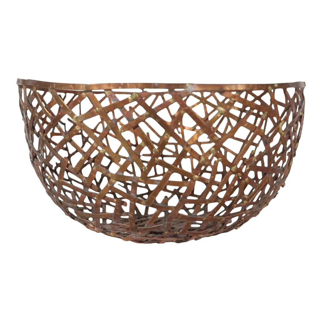 Brutalist Copper Brass Birds Nest Bowl Inspired by Paul Evans: Brutalist Copper Brass Birds Nest Bowl Inspired by Paul Evans This exquisite handmade Brutalist decorative bowl showcases a unique birds nest design, crafted from copper segments expertly joined by br