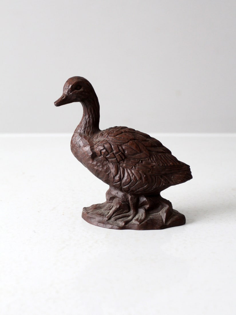 Vintage Red Mill Duck Figurine Crafted from Pecan Shells: Vintage Red Mill Duck Figurine Crafted from Pecan Shells This vintage Red Mill Manufacturing duck figurine showcases exquisite craftsmanship, made from crushed pecan shells and resin for a unique, tex