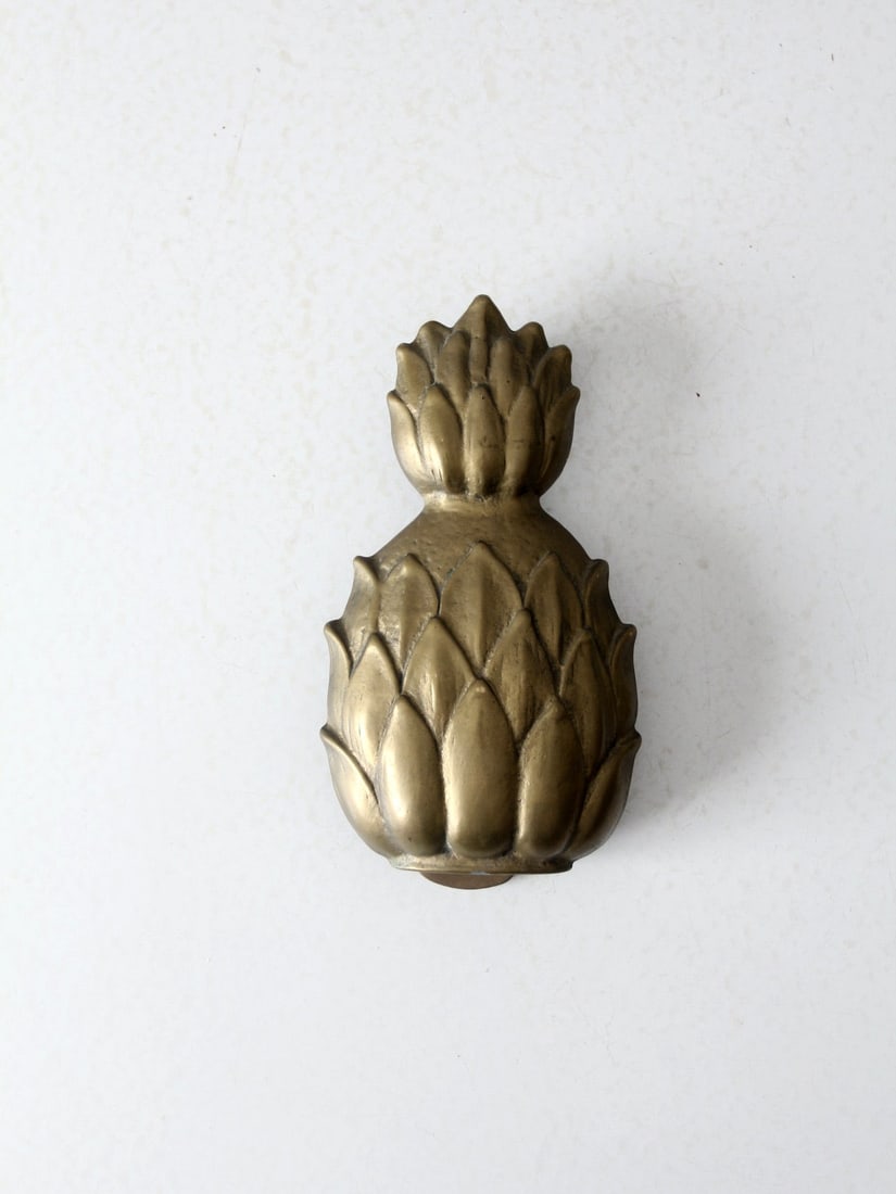 Vintage Brass Pineapple Door Knocker 8 Inch Charming Decor: Vintage Brass Pineapple Door Knocker 8 Inch Charming Decor Enhance your home's entrance with this vintage brass pineapple door knocker. This charming piece features a delightful design and a beautiful