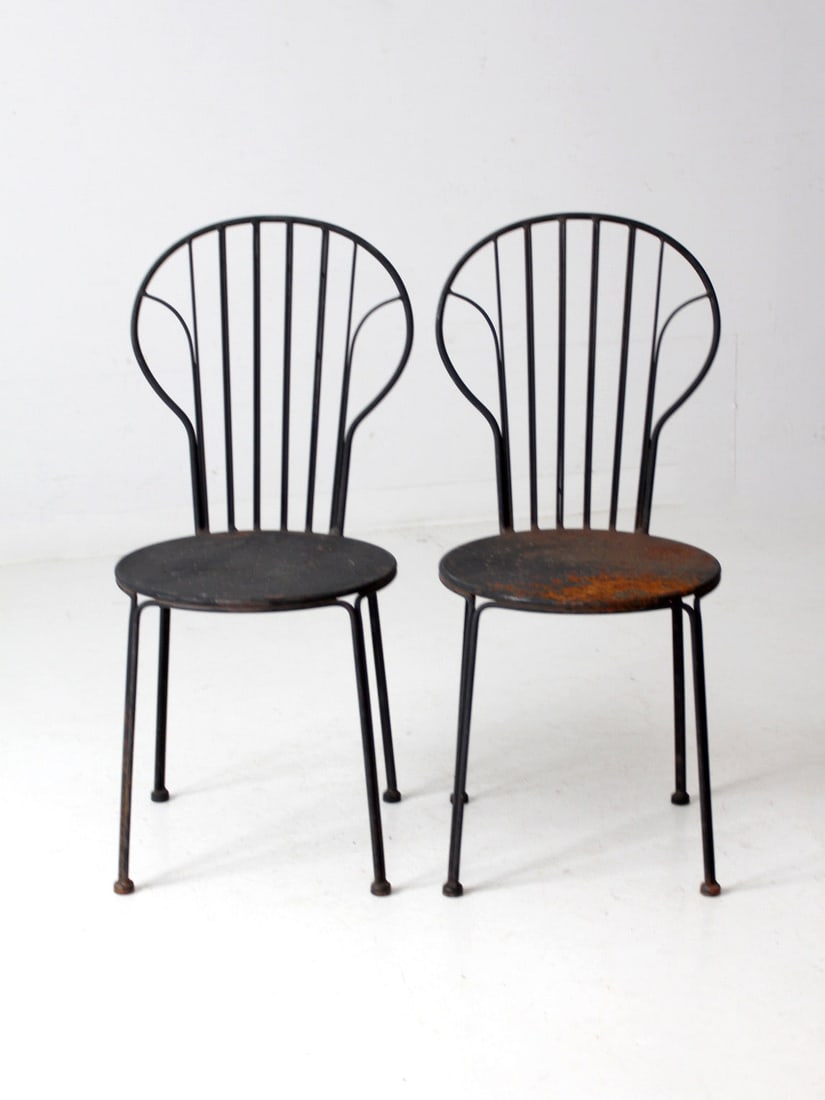 Charming Vintage Metal Patio Chairs Mid-Century Modern Pair: Charming Vintage Metal Patio Chairs Mid-Century Modern Pair Enhance your indoor or outdoor space with this charming pair of vintage metal patio chairs, showcasing a classic mid-century modern design.