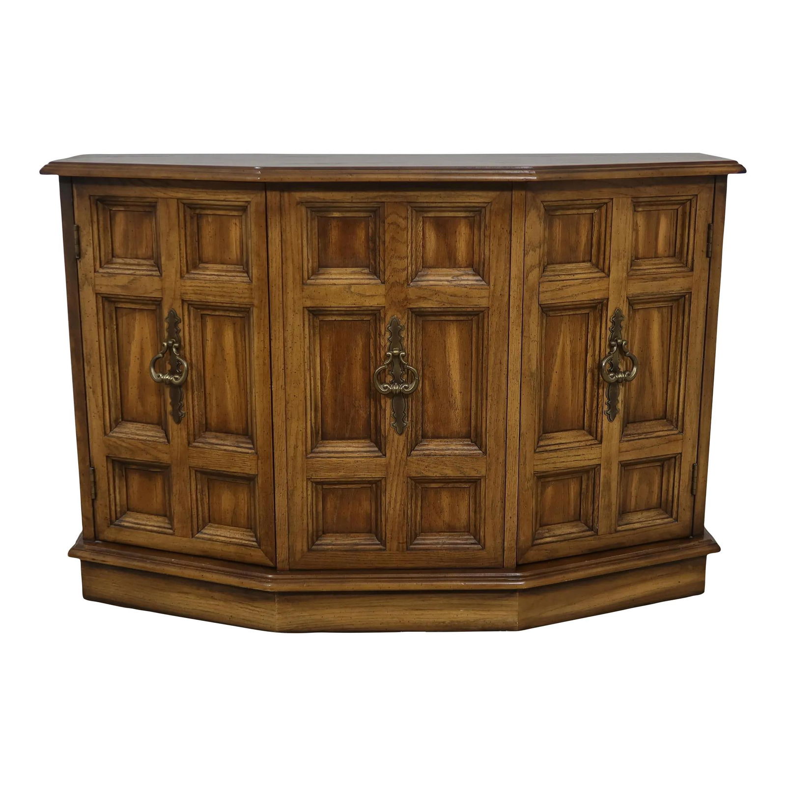 Thomasville Oak Hall Cabinet European Design 40 Years Old: Thomasville Oak Hall Cabinet European Design 40 Years Old This Thomasville Oak Credenza Hall Cabinet showcases quality craftsmanship with its European design, reflecting an elegant style that has stoo