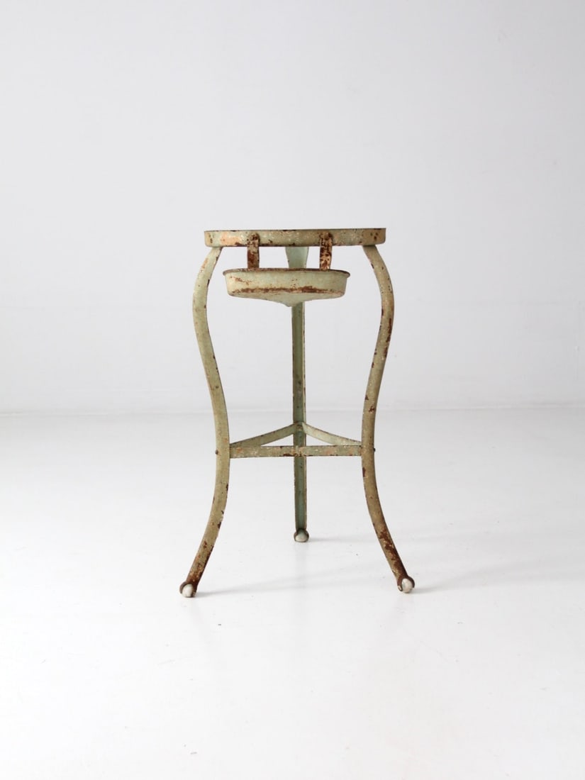 Antique 19th Century Iron Pedestal Stand with Milk Glass Feet: Antique 19th Century Iron Pedestal Stand with Milk Glass Feet This exquisite antique iron pedestal stand, dating back to the late 19th century, showcases a distinctive green finish and is designed wit