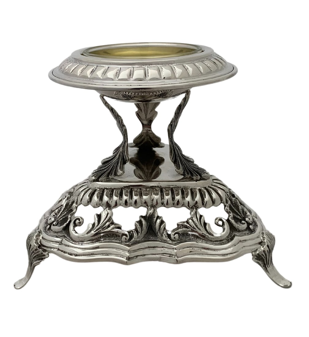 Handmade 925 Sterling Silver Ornate Triangular Salt Holder: Handmade 925 Sterling Silver Ornate Triangular Salt Holder This exquisite single salt holder is crafted from fine 925 sterling silver, showcasing intricate handmade cut-out ornate designs. It features